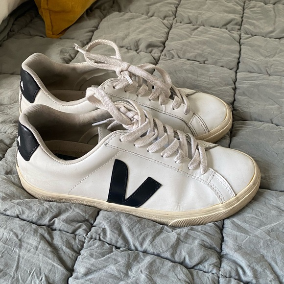VEJA Campo Logo Sneakers - Picture 2 of 15